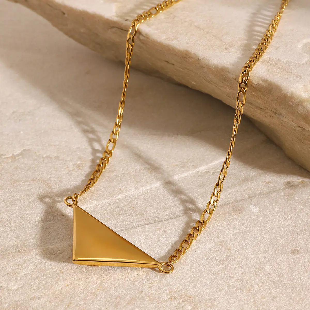 1 Piece Simple Daily Style Triangle Shape Stainless Steel 18K Gold Color Plated Women's Pendant Necklace 